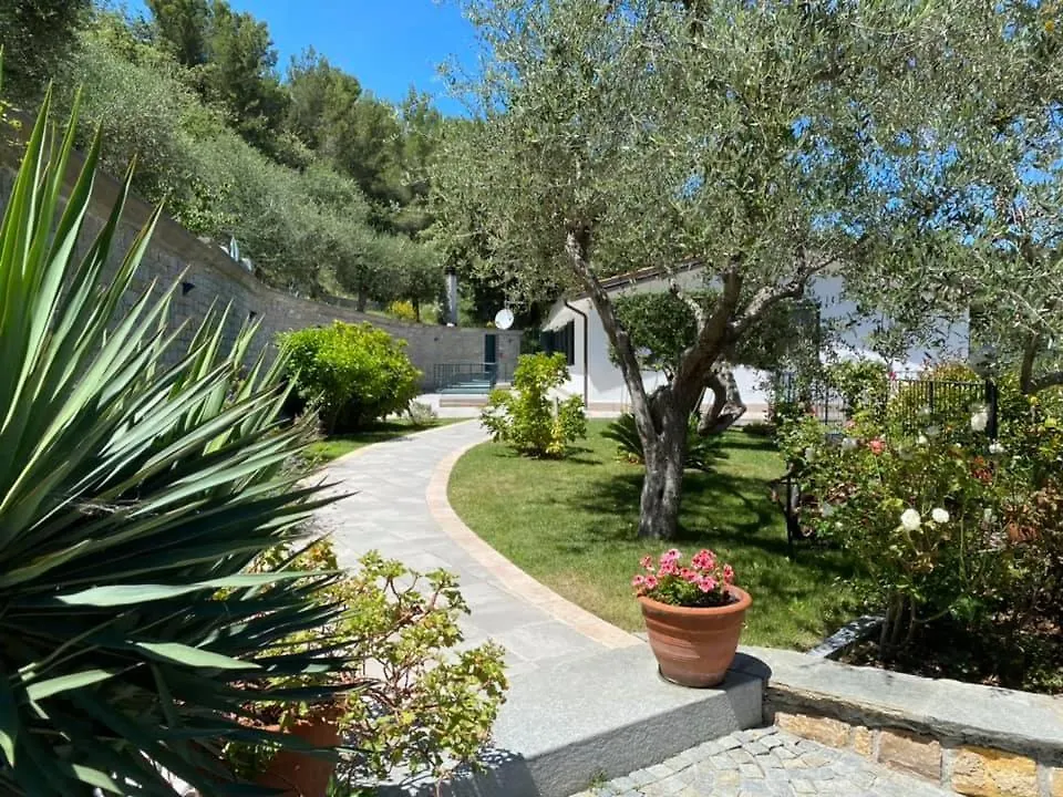 Villa Angela Borgo d'Oneglia 0*,